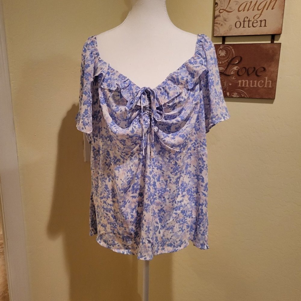 Lush 2X Louise Blue Blush Short Flutter Sleeve Smocked Back Cropped Blouse NWOT
